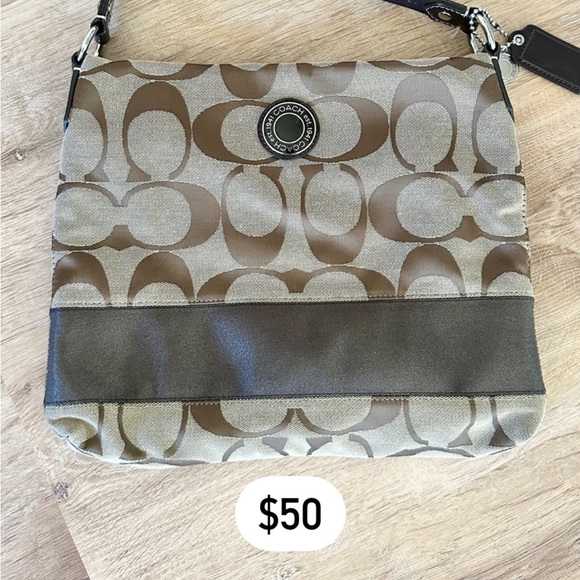 COACH | Medium sized | Crossbody Bag - Picture 2 of 4